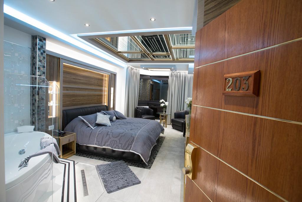 Camelot Hotel Jounieh Bagian luar foto