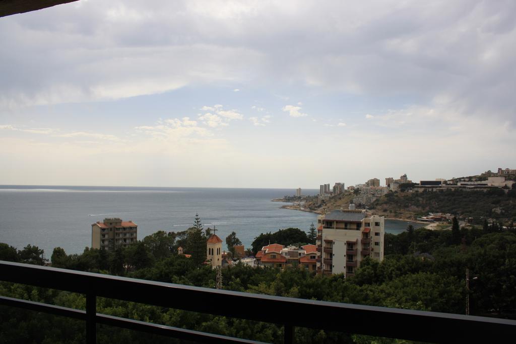 Camelot Hotel Jounieh Bagian luar foto