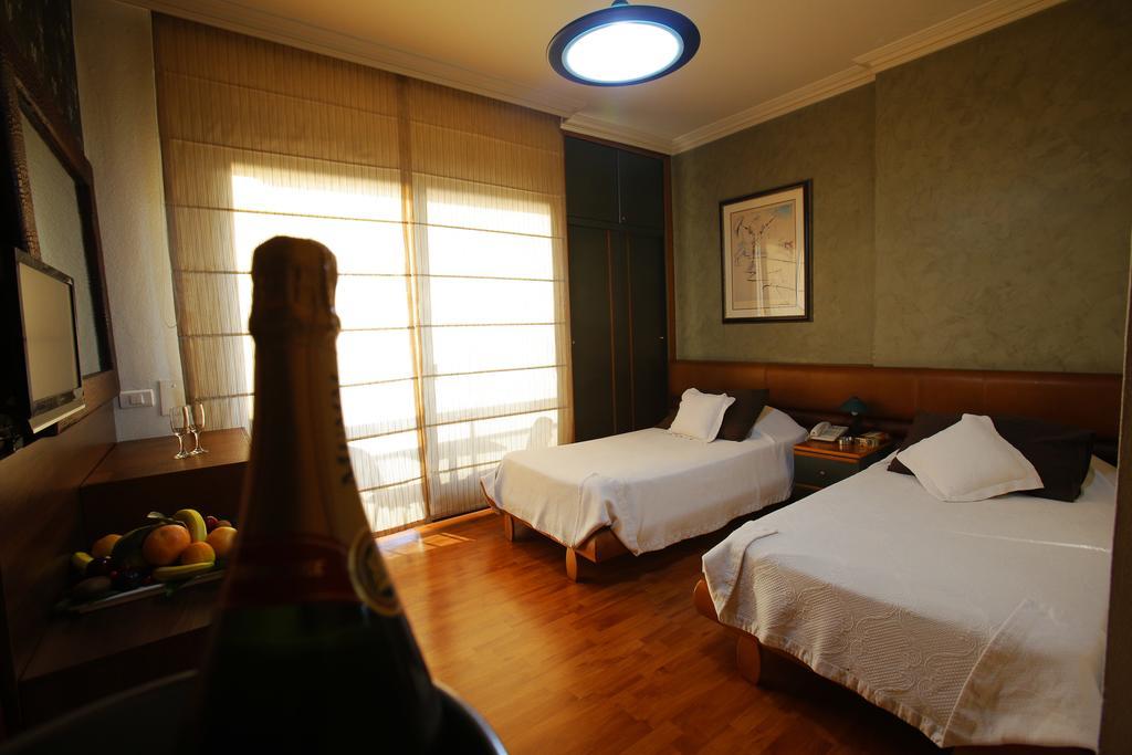 Camelot Hotel Jounieh Bagian luar foto