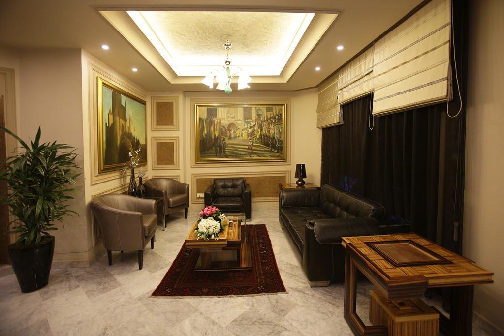 Camelot Hotel Jounieh Bagian luar foto