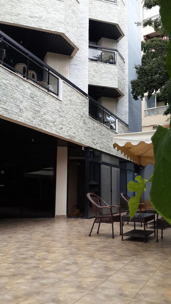 Camelot Hotel Jounieh Bagian luar foto