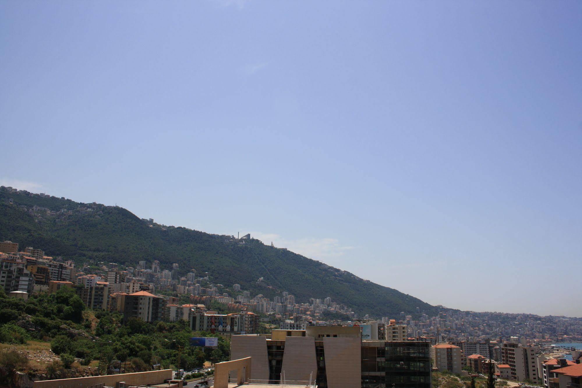 Camelot Hotel Jounieh Bagian luar foto