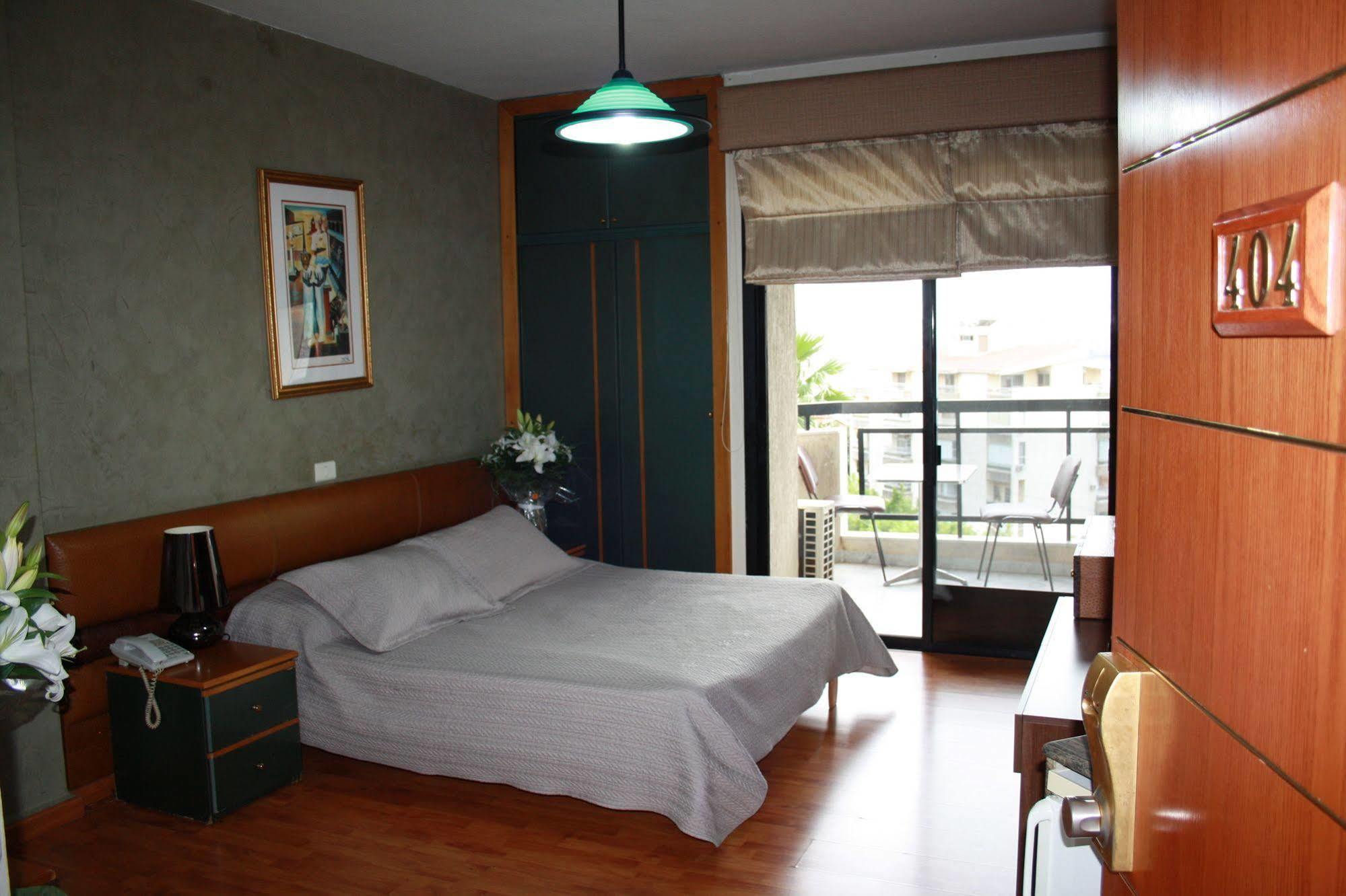 Camelot Hotel Jounieh Bagian luar foto