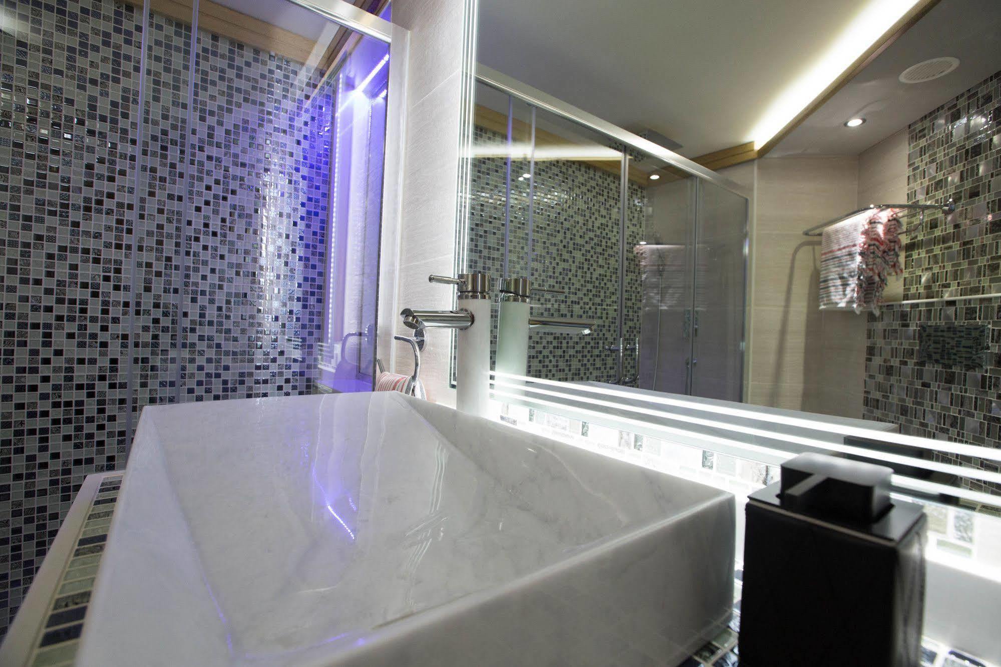 Camelot Hotel Jounieh Bagian luar foto