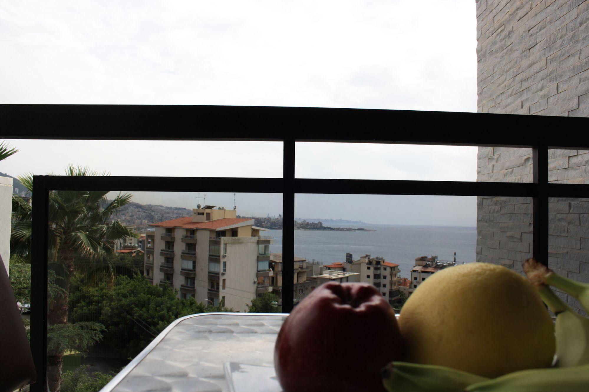 Camelot Hotel Jounieh Bagian luar foto