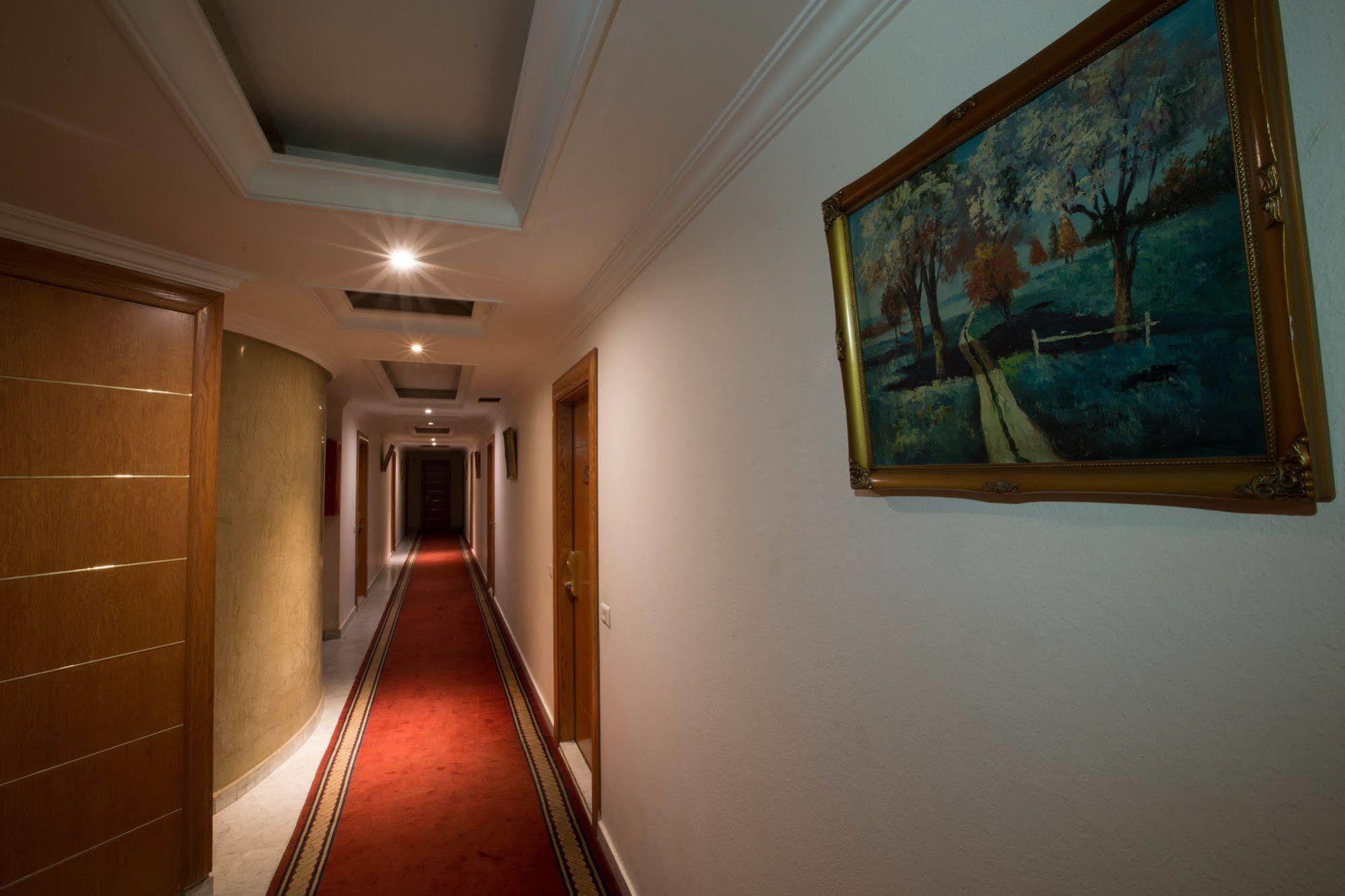 Camelot Hotel Jounieh Bagian luar foto