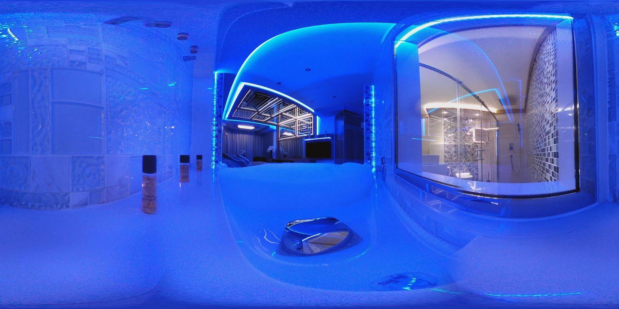 Camelot Hotel Jounieh Bagian luar foto